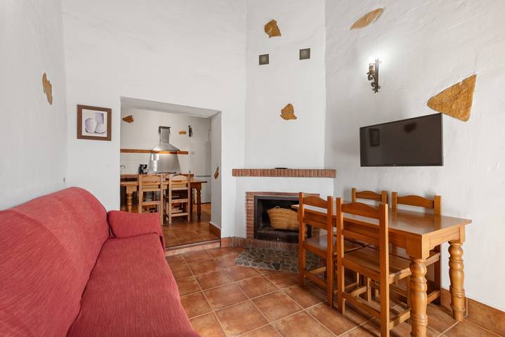 Country House 'El Tinao' with Lake View, Shared Pool and Wi-Fi in Campanillas, Almogía