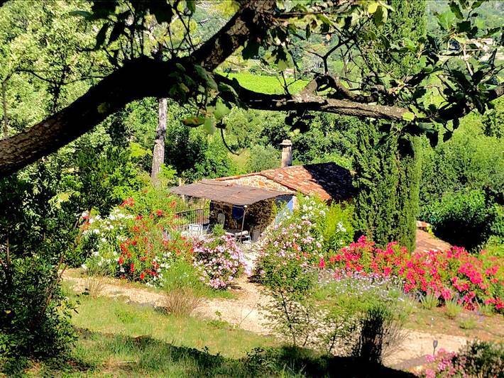 Gîte pour 2 personnes, avec Terrasse ainsi que Jardin et Piscine
