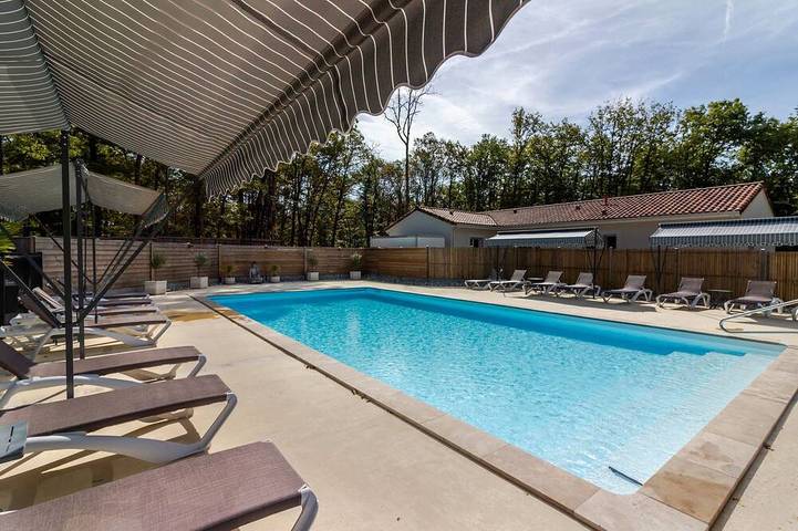 Maison de vacances pour 4 personnes, avec jardin et piscine à Thenon