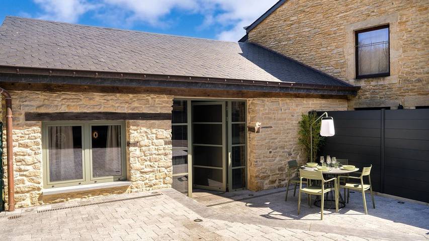 Gîte pour 2 personnes, avec jacuzzi ainsi que terrasse et sauna, animaux acceptés dans Sainte-Cécile (Florenville)