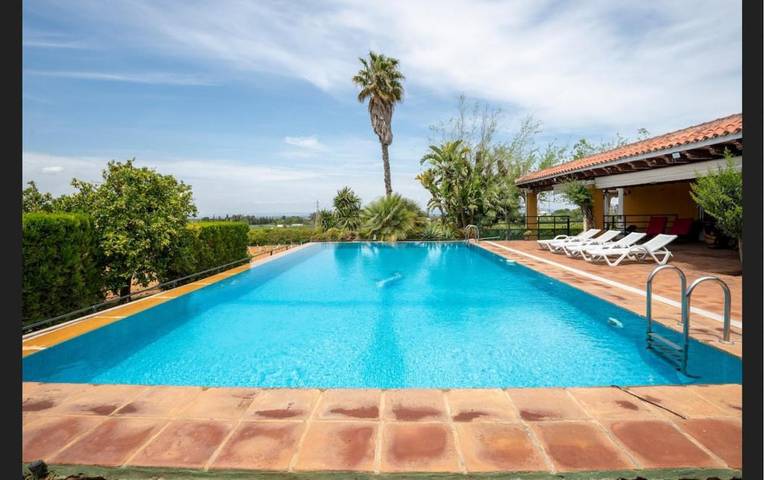 Casa rural para 7 personas, con vistas además de jardín y piscina en Carmona - 2