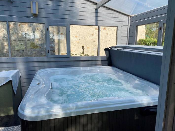 Location de vacances pour 4 personnes, avec piscine ainsi que jacuzzi et jardin, adapté aux familles à Saint-Branchs - 4