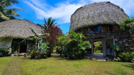 Gîte pour 6 personnes, avec vue et jardin dans Teahupo'o
