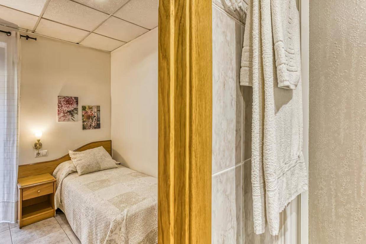 Twin Room in Figueras, Haut-Ampurdan