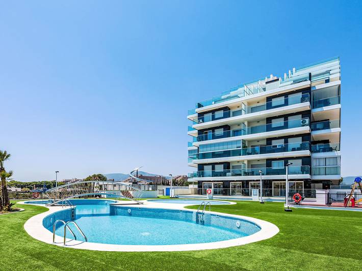 Gîte pour 4 personnes, avec terrasse ainsi que bassin pour enfant et jardin à Cabanes - 2