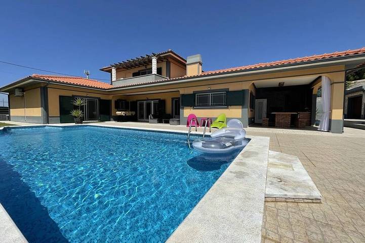 Location de vacances pour 7 personnes, avec jardin et balcon dans Fernão Ferro