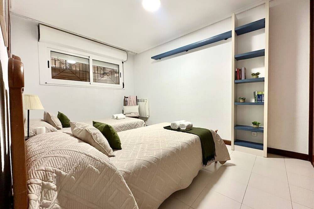 Entire apartment, Apto con Terraza y Piscina- Costavento 3601 in Santoña, Cantabrian Coast