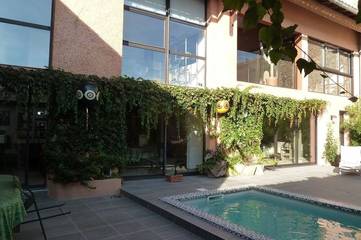 Gîte pour 4 personnes, avec piscine ainsi que jardin et terrasse à Aspiran