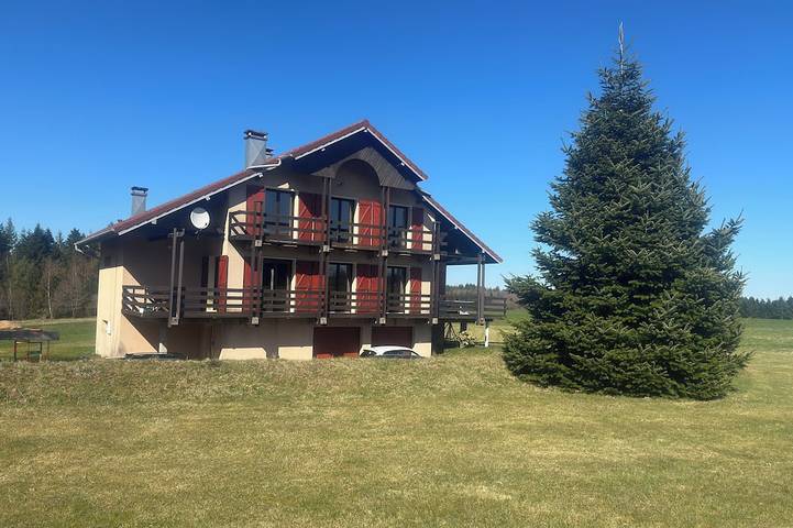 Chalet pour 15 personnes, avec piscine et jacuzzi, animaux acceptés