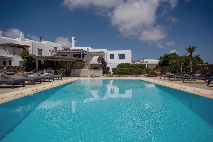 Location de vacances pour 12 personnes, avec Terrasse et Jardin dans Kalafatis