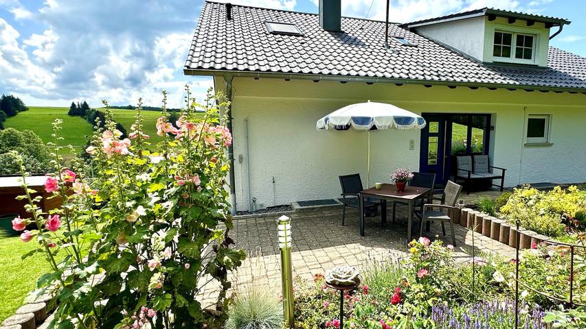 Ganze Ferienwohnung, Ferienwohnung Ela - Ferienwohnung 66qm, 1 Schlafzimmer, 1 Wohn-/Schlafzimmer, max. 4 Personen in Lichtenstein, Neckar-Alb