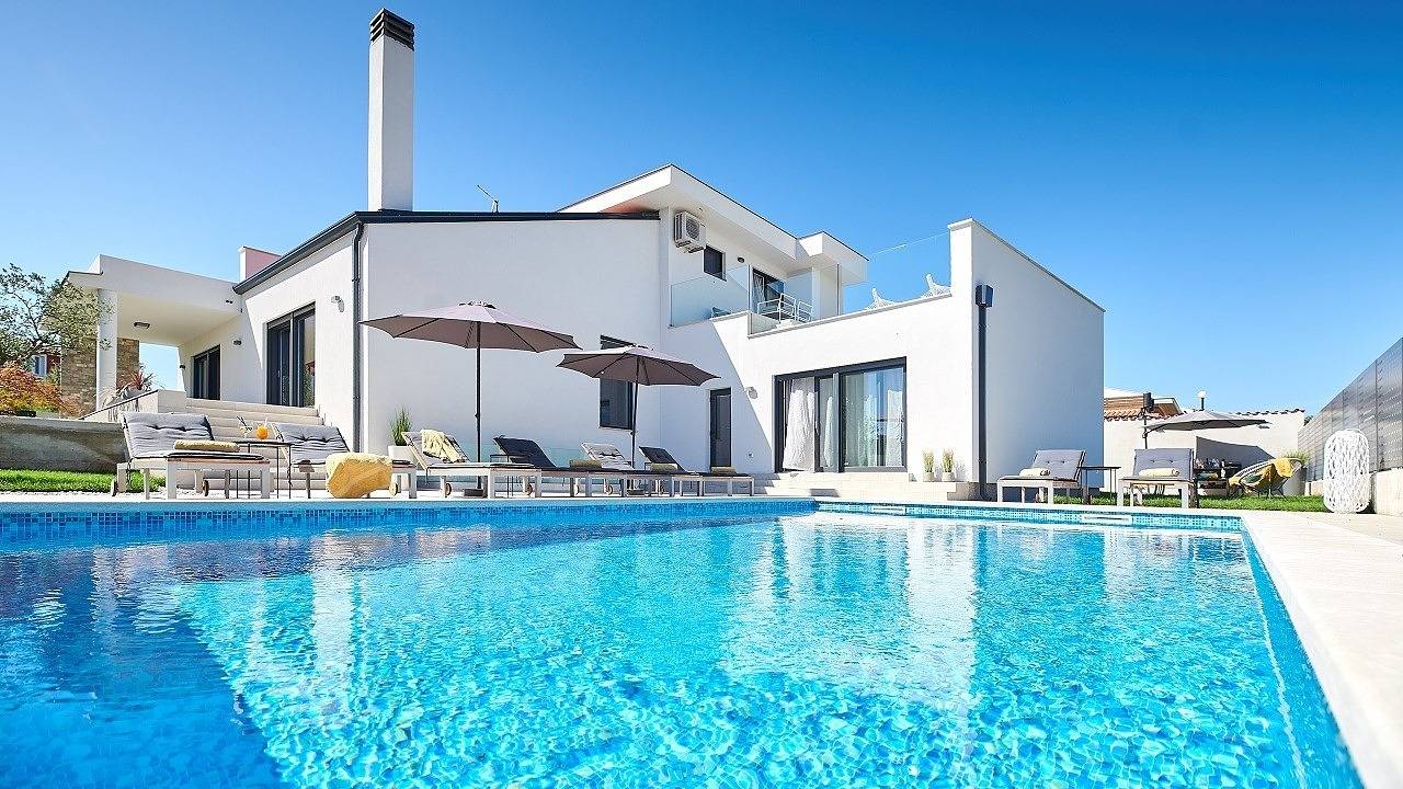 Elegante Villa Dolcea mit Swimmingpool  in Kaštel (Plovanija), Buje