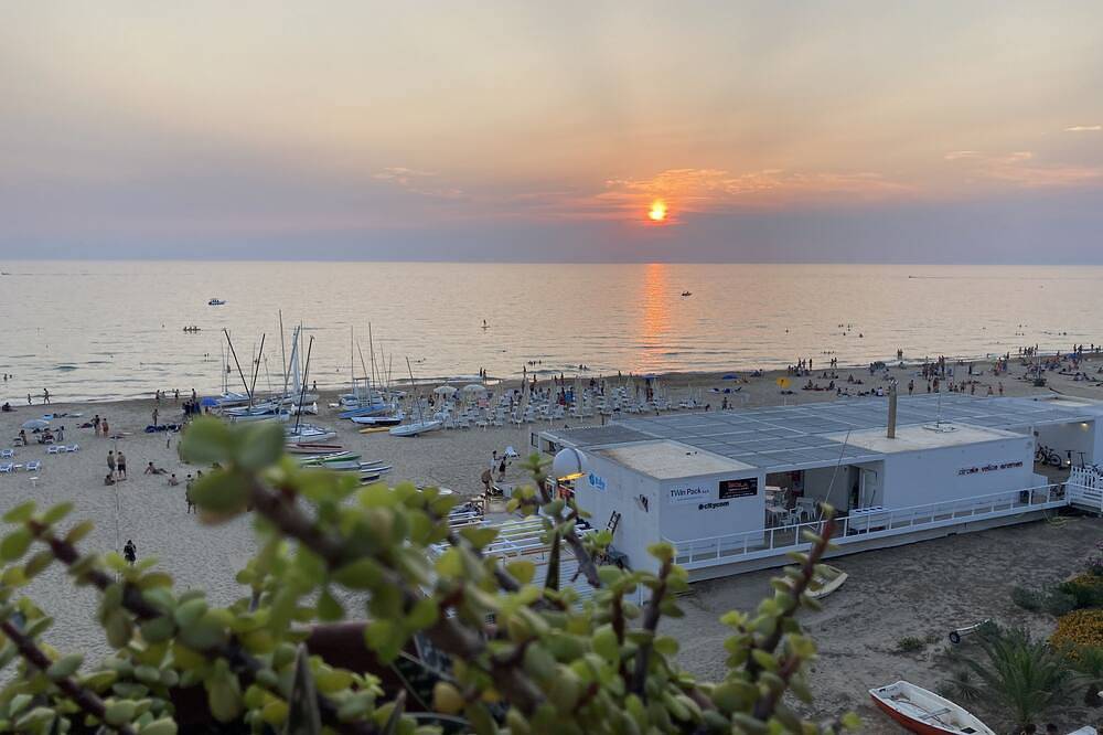 Appartamento intero, Terrazza sul mare Appartamento situato sul lungomare di Scoglitti fronte mare , in Scoglitti, Provincia di Ragusa