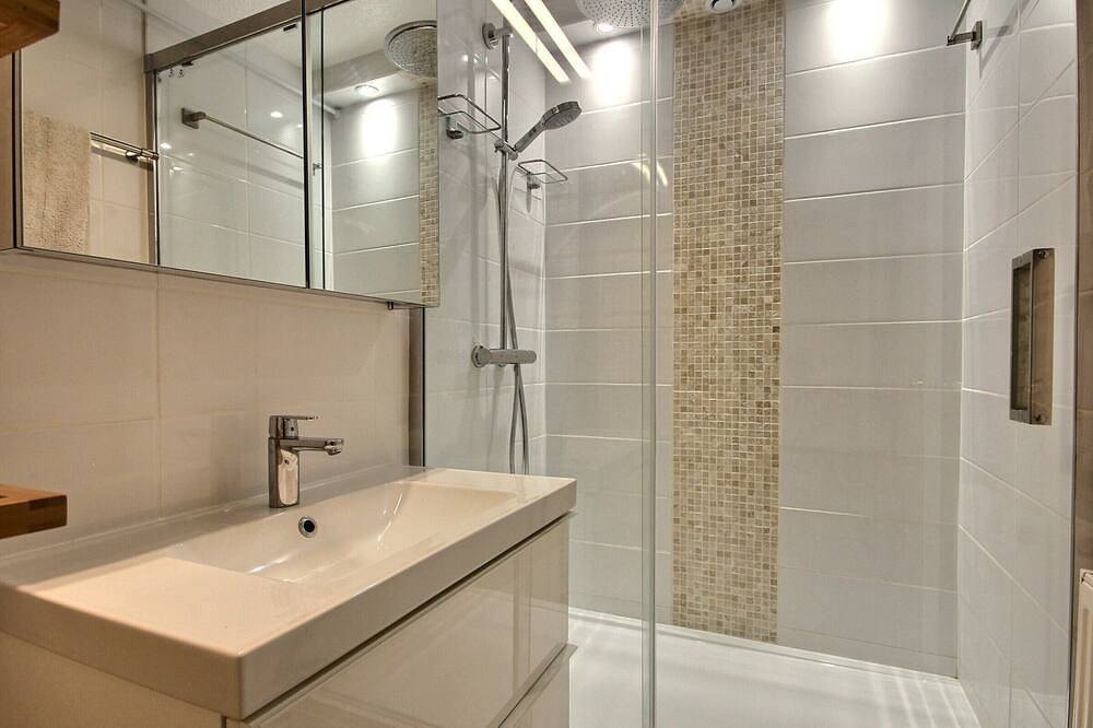 Apartamento entero, Apartamento reformado, 3 hab, 7/8 pers, al pie de pistas, balcón, La Plagne in Plagne Centre, La Plagne-Tarentaise