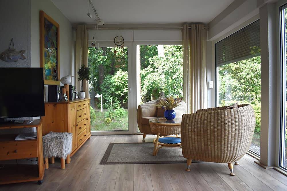 Ferienhaus in traumhafter Lage mit Meerblick auf großem Naturgrundstück in Göhren, Rügen
