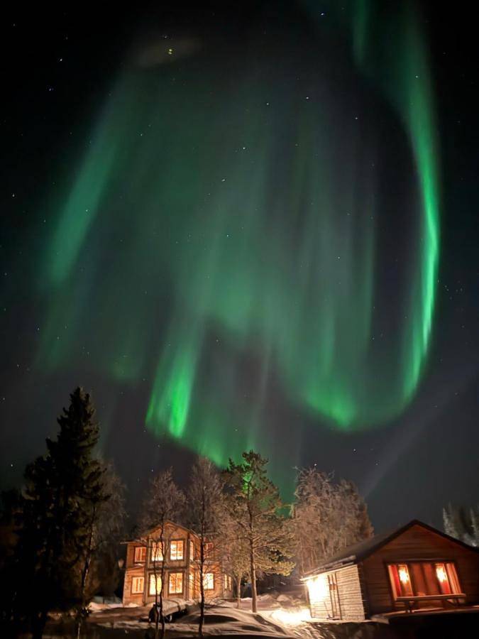 Camping voor 18 personen, with uitzicht op het meer and tuin as well as sauna and uitzicht in Noord-Zweden