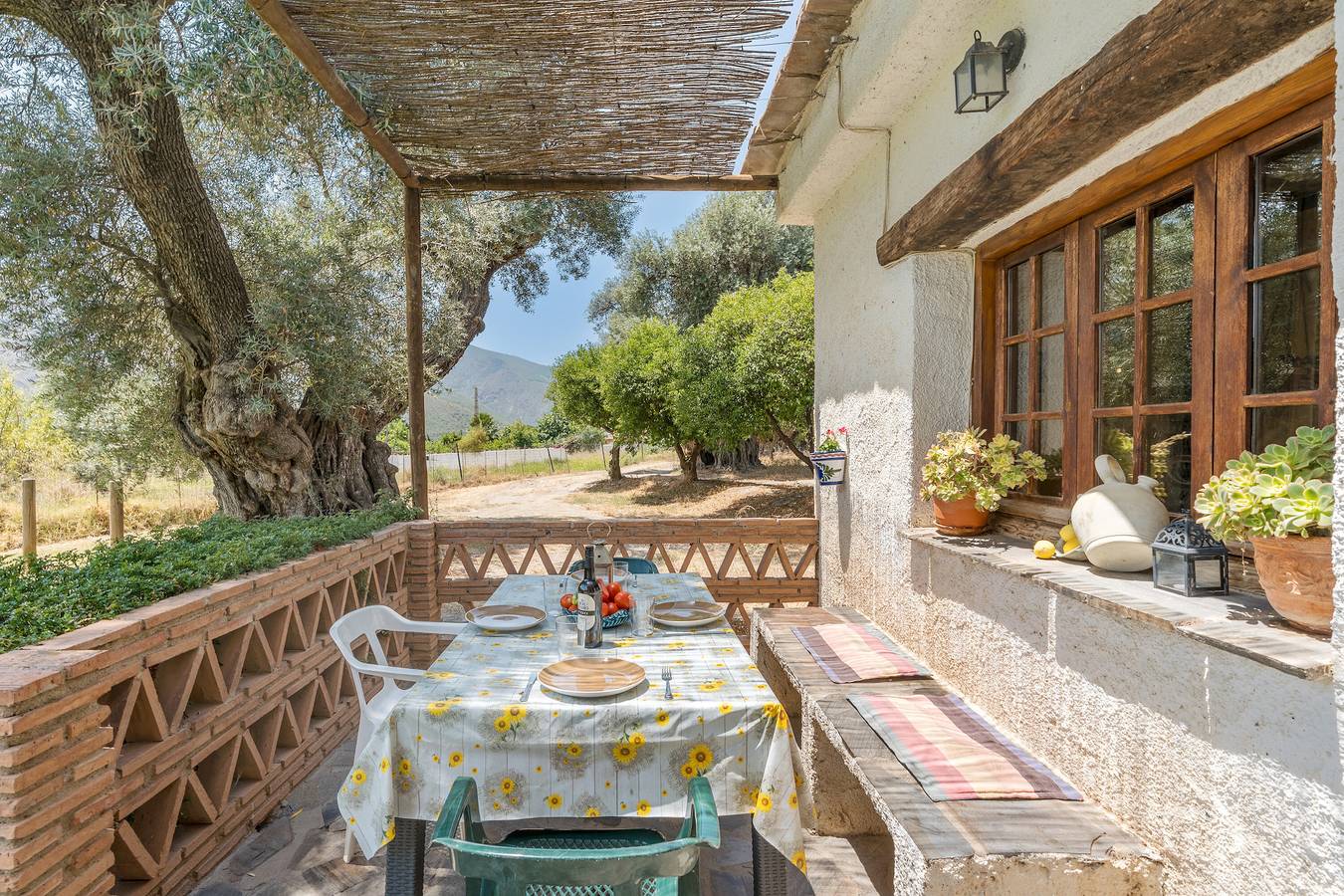 Landhaus 'Lavanda' mit Bergblick, Gemeinschaftspool und Wi-Fi in Órgiva, Granada Provinz