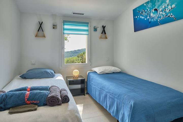 Location de vacances pour 12 personnes, avec Jacuzzi ainsi que Terrasse et Jardin à Siran - 3