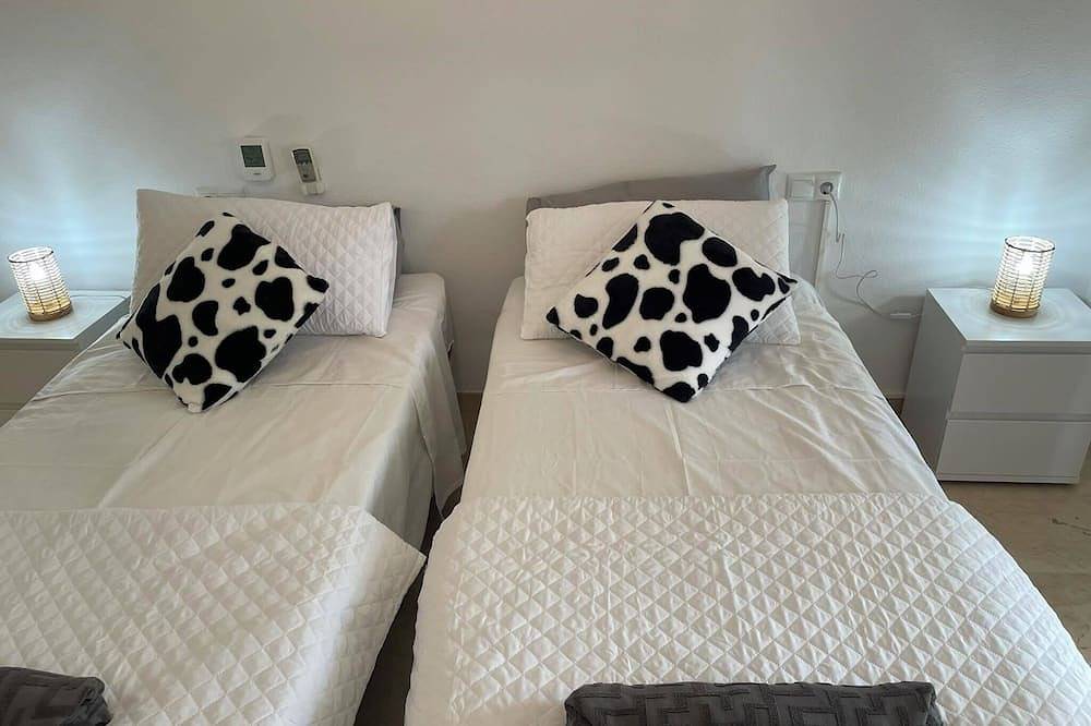 Entire apartment, 2 Bed 2 Bath Apt Villamartin Plaza, Quiet, Beaches, Golf & Sun in Panorama Golf, Orihuela