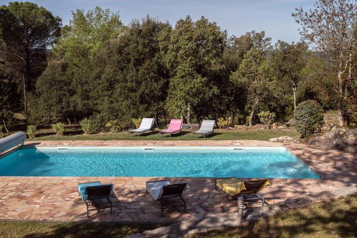 Gîte pour 8 personnes, avec jardin ainsi que vue et piscine à Correns - 3