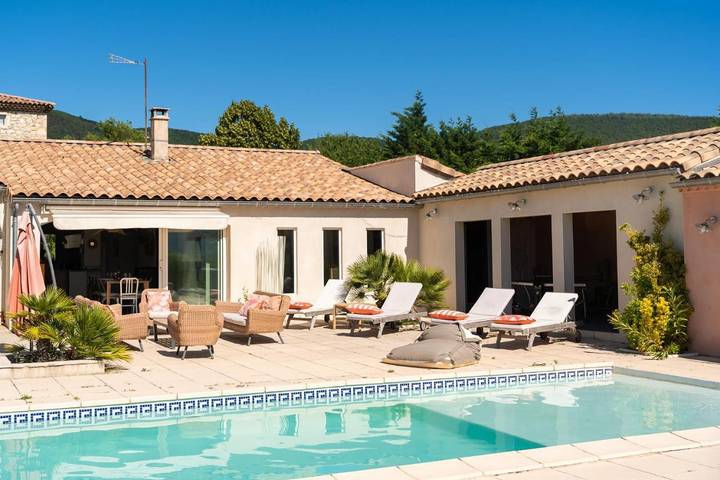 Location de vacances pour 15 personnes, avec piscine ainsi que vue et jardin, animaux acceptés à Marsanne - 2