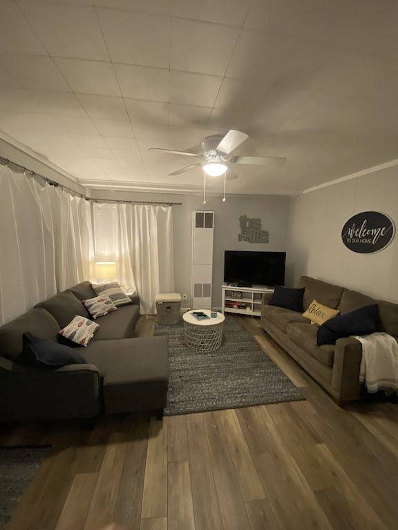 Cute, cozy, updated cottage just steps from gorgeous Houghton Lake in Prudenville, Roscommon County