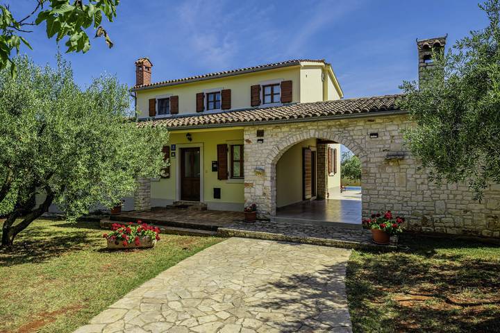 Villa Braidizza * eingezäunter Garten, privater Pool, Terrasse, Wlan in Marčana, Südküste Istrien