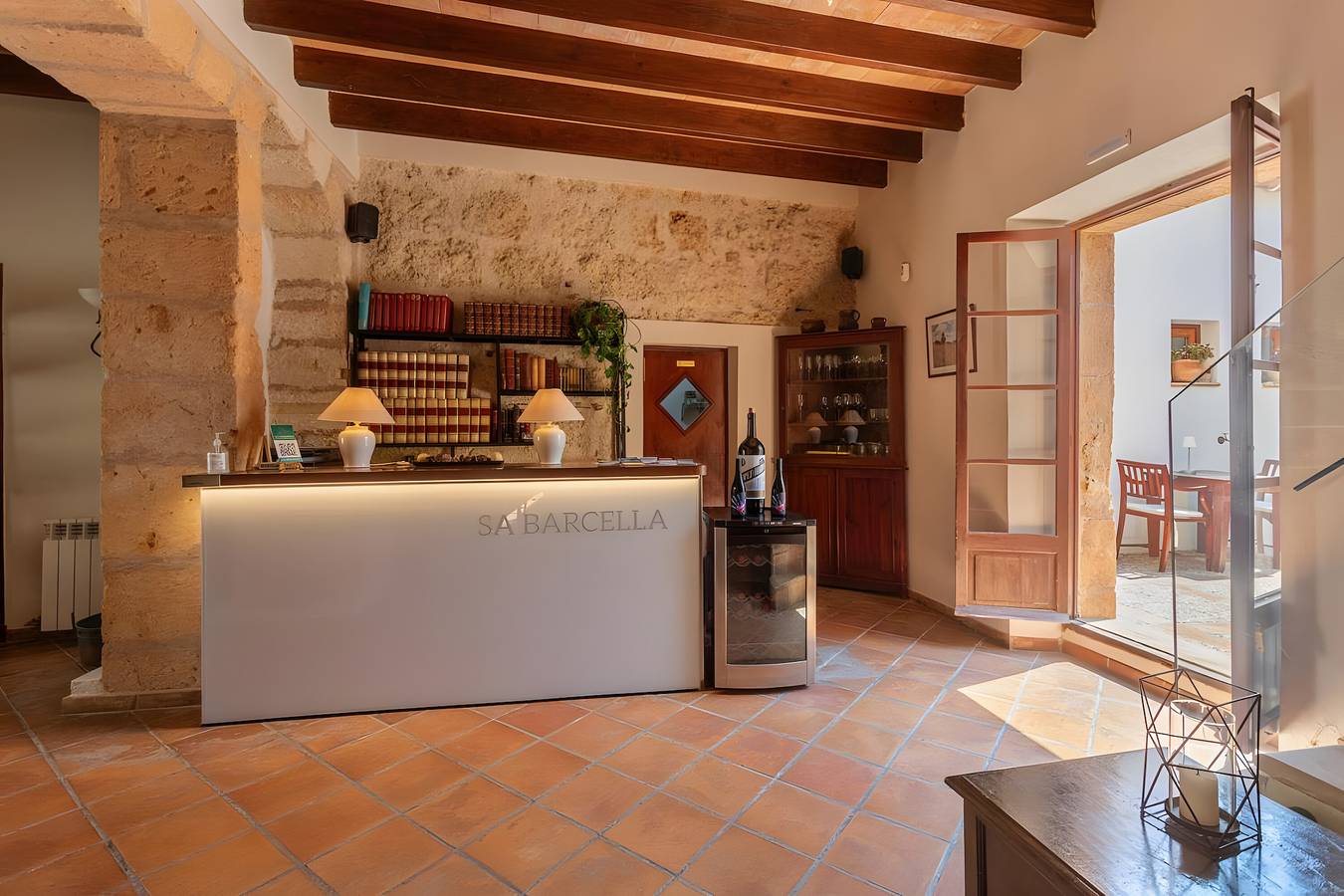 Habitación doble con baño exterior privado con Piscina Compartida, Wi-Fi y Aire Acondicionado in Sineu, Interior de Mallorca