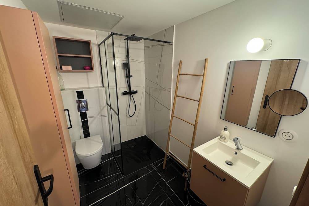 Entire apartment, Appartement 2 Pièces à 5min des Calanques de la Côte Bleue in Ensuès-la-Redonne, Istres region