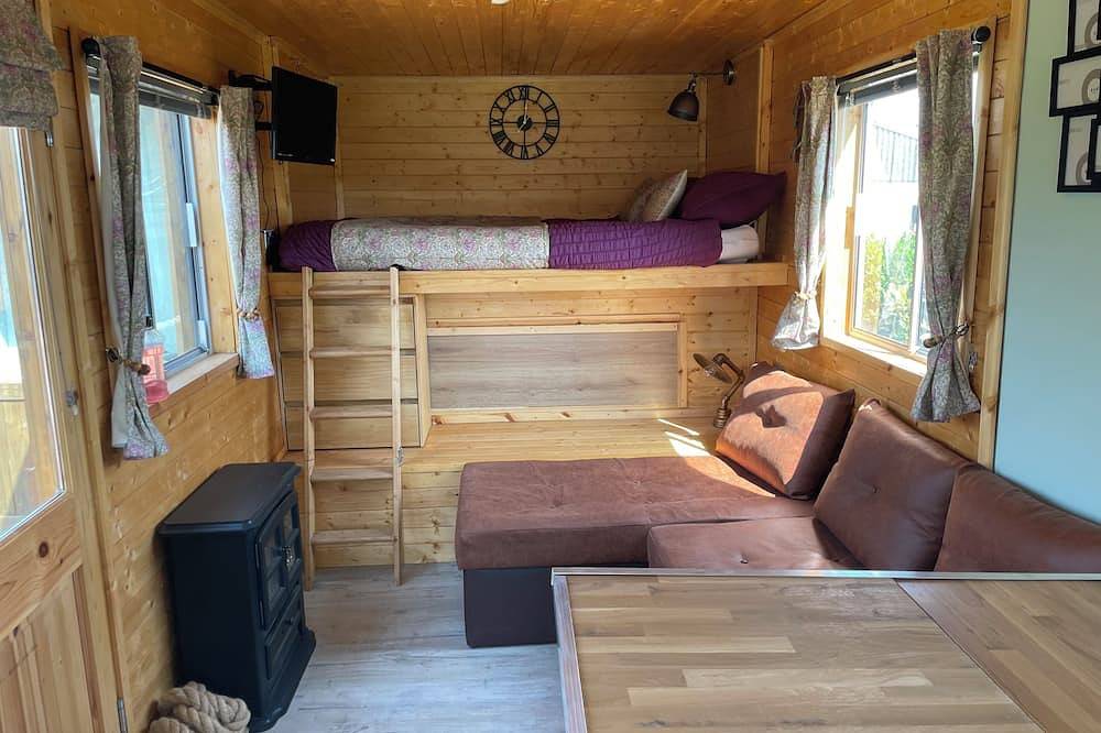 Luxury’s converted Bedford Tk horsebox in Northamptonshire