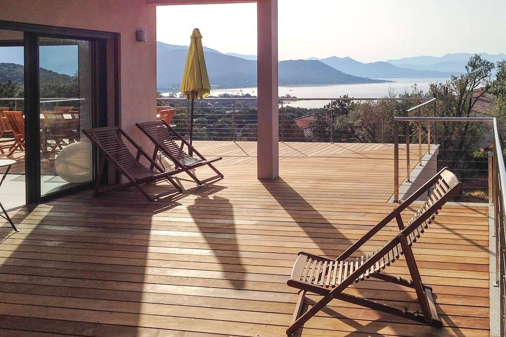 Villa con impresionantes vistas al mar, a 5-10 minutos a pie de la playa, para 12 personas in Porto Pollo (Córcega), Serra-di-Ferro