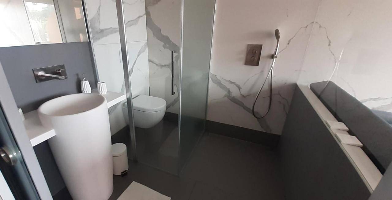 Appartement entier, Un balcon sur la mer in Le Trayas, Côte méditerranéenne (France)