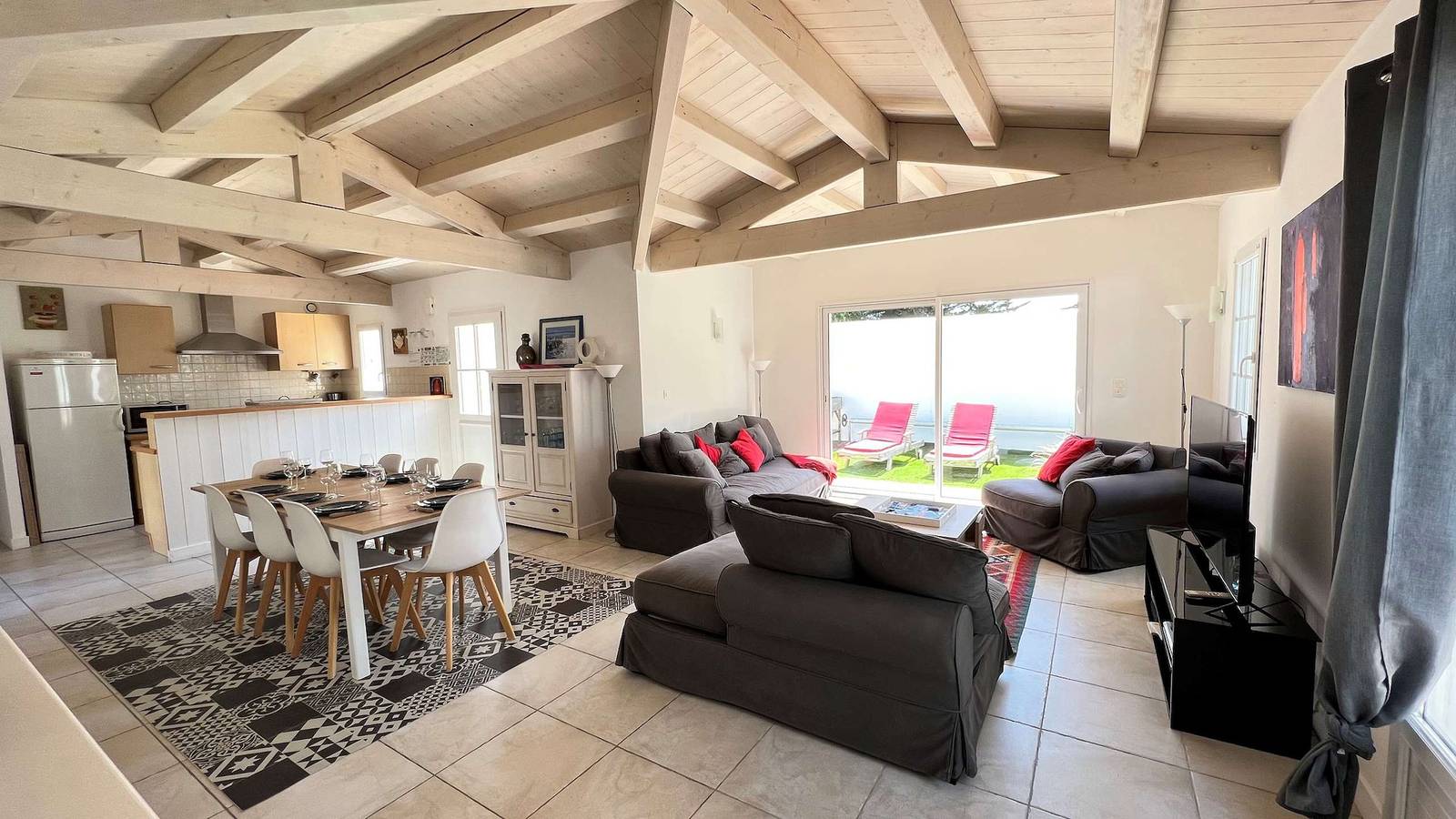 Appartement de vacances entier, Superbe villa avec piscine à 150 m des plages in Le Bois-Plage-en-Ré, Île de Ré