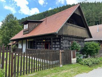 Gîte pour 6 personnes, avec jardin dans Cicmany