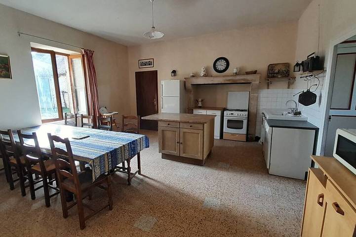 Gîte pour 15 personnes, avec jardin à La Trimouille - 2