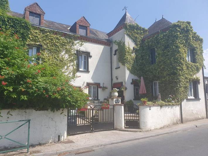 Chambre d’hôte pour 2 personnes, avec Terrasse et Jardin ainsi que Piscine et Vue