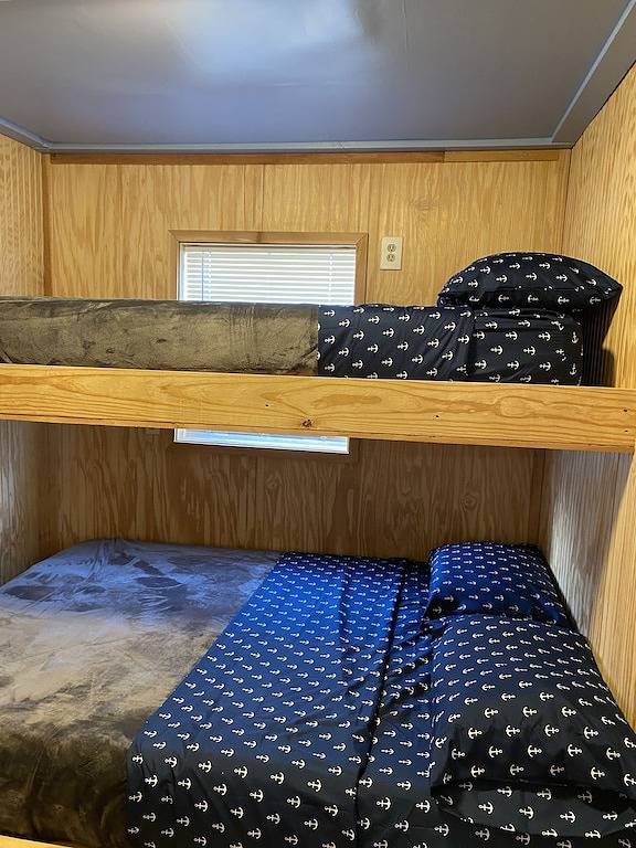 Catfish house boat for rent, sleeps 8,Ice machine. perfect place to fish 🐠 in Plaquemines Parish