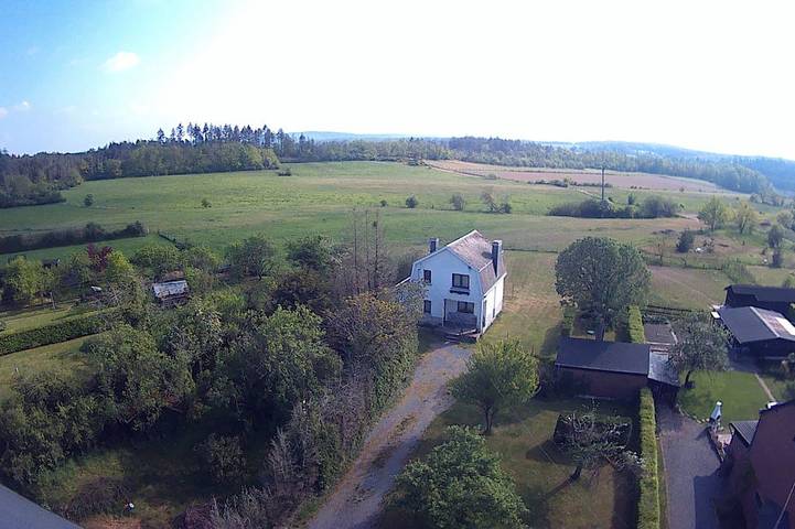 Maison de vacances pour 4 personnes, avec balcon ainsi que jardin et piscine à Rochefort (Wallonie)