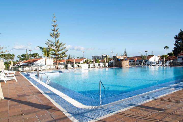 Chalet para 4 personas, con vistas además de jardín y piscina en Maspalomas