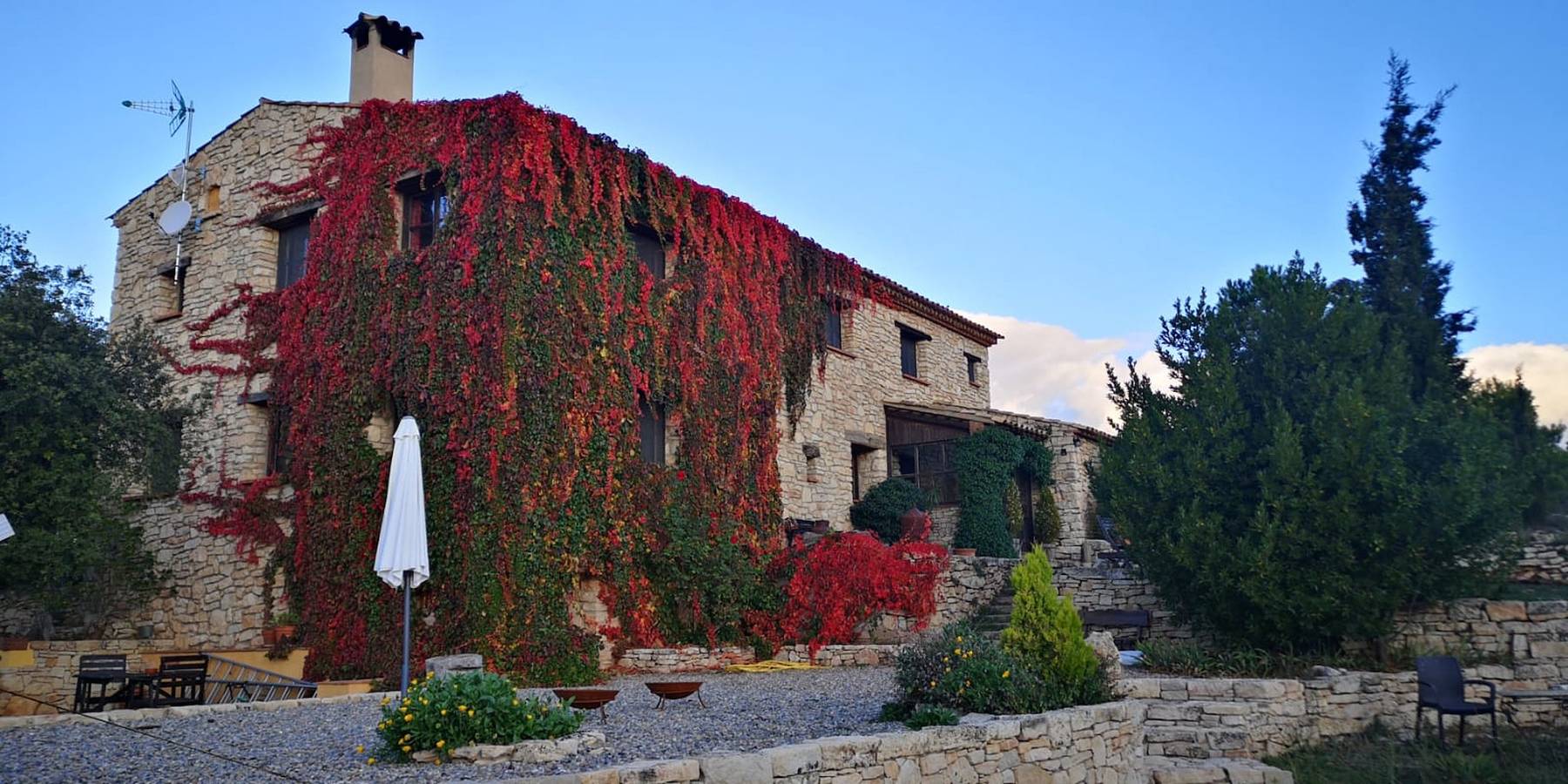 Geräumiges Haus mit privatem Pool in Rojals, für 12 Personen in Montblanc (Spanien), Tarragona Provinz