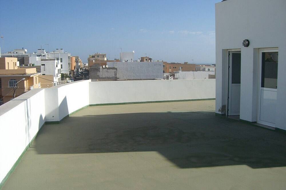 Entire apartment, Apartment in the capital - Airport nearby, beaches, hospital, buses, Wifi in Barrio Buenavista, Puerto del Rosario