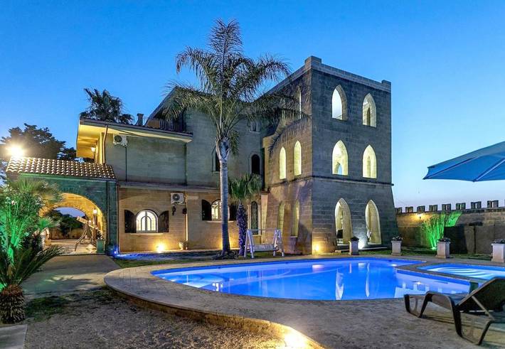 Villa per 19 persone, con giardino e panorama nonché piscina, con animali domestici in Racale