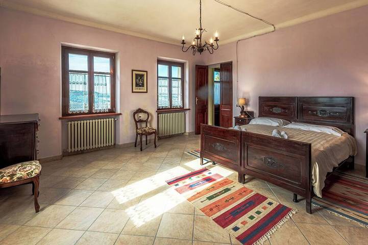 Villa für 8 Personen, mit Whirlpool und Balkon sowie Garten in Alba - 2