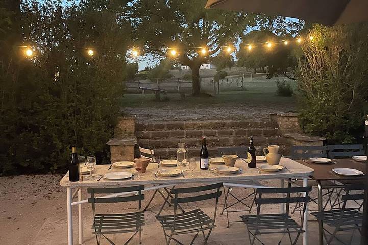 Gîte pour 8 personnes, avec jardin et piscine dans Gevingey