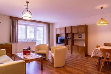 Ferienwohnung für 4 Personen, mit Garten und Balkon in Grän