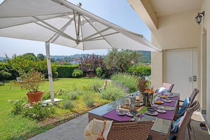 Villa 'La Provenzale' with Mountain Views, Wi-Fi and Air Conditioning in Camaiore, Italian Riviera