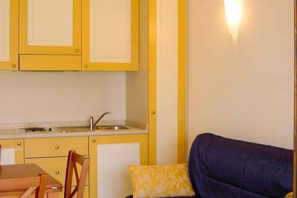 Schönes  Ferienhaus für 4 Personen mit  W-Lan, Klimaanlage, Pool, Tv und Terrasse in Padenghe sul Garda, Gardasee-Berge