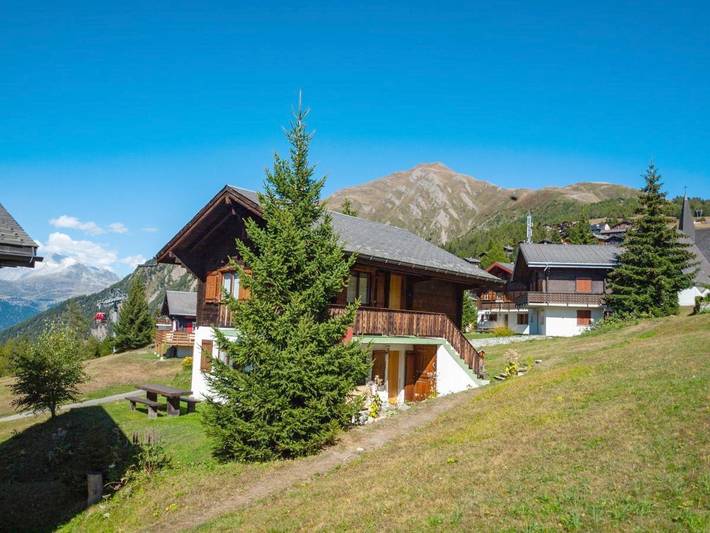 Ferienwohnung für 4 Personen, mit Balkon und Terrasse sowie Garten und Ausblick in Brig
