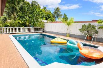 Gîte pour 7 personnes, avec piscine et jardin dans Pirae