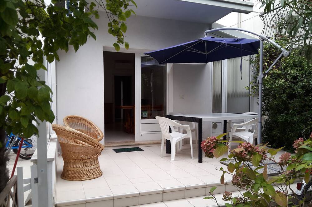 Ganze Wohnung, In der Mitte. Wohnung mit Garten und Terrasse nur wenige Meter vom Strand entfernt in Settimo Cielo, Grado